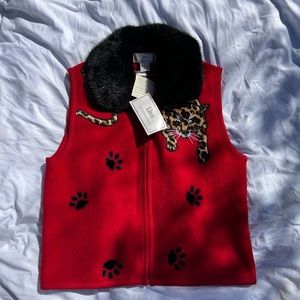 Vintage Red vest with cheetah detailing. With a black faux fur detachable collar